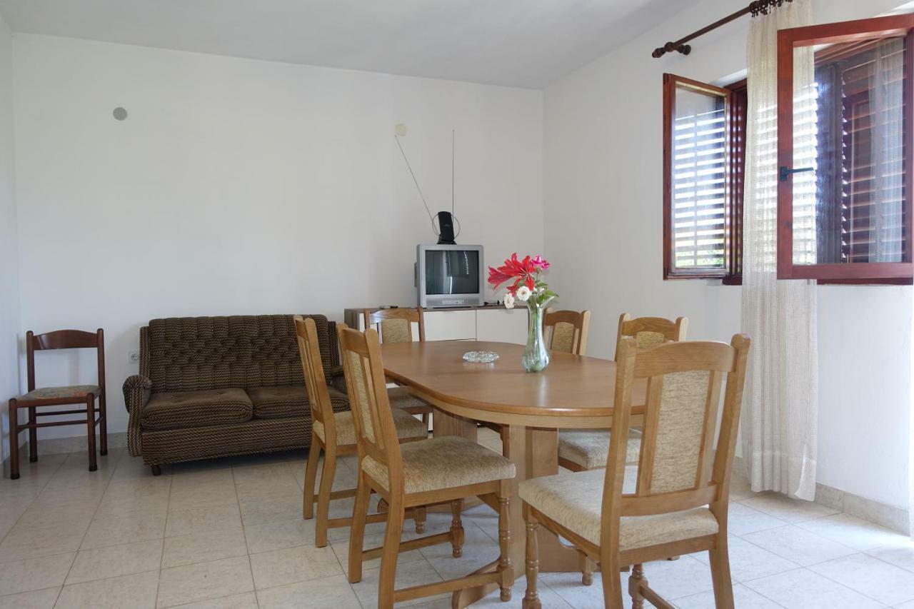 Apartment Dede Nin Eksteriør billede
